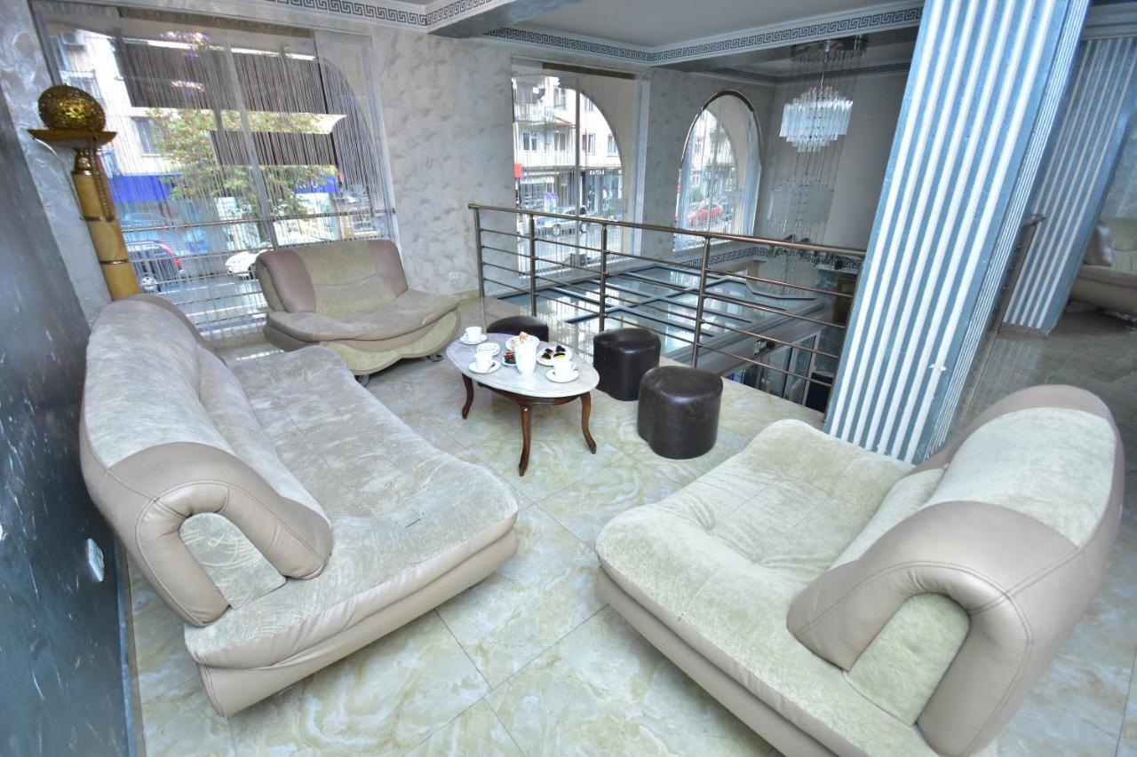 Hotel Chao Batoumi Extérieur photo
